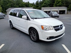 2017 Dodge Grand Caravan SXT $11,995